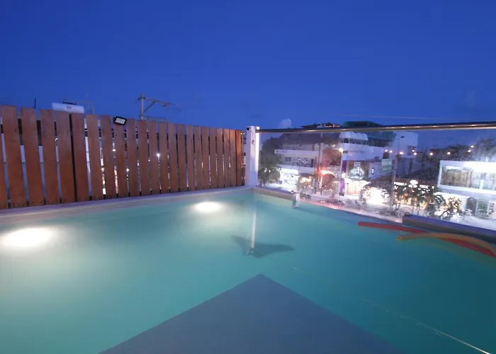 Straw & Rooftop Bar Hostal Tulum