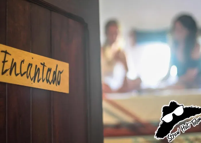 Hostal Straw & Rooftop Bar