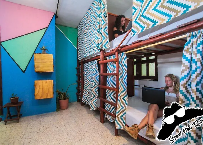 Straw & Rooftop Bar Hostal Tulum