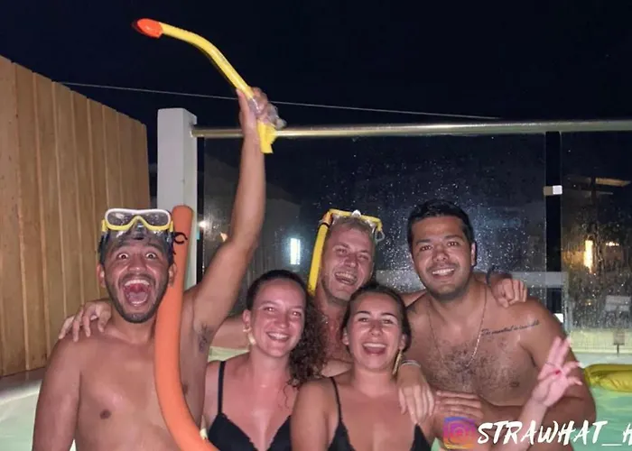 Straw & Rooftop Bar Hostal