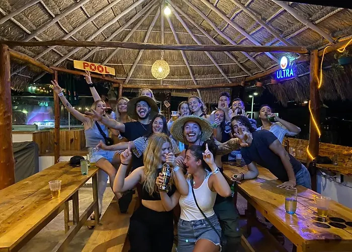 Straw & Rooftop Bar Hostal Tulum