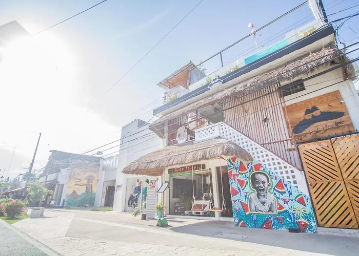Straw & Rooftop Bar Hostal Tulum