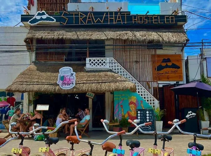 Straw & Rooftop Bar Hostal