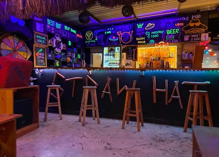 Hostal Straw & Rooftop Bar *