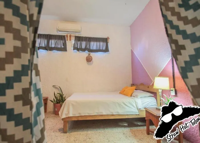 Hostal Straw & Rooftop Bar *
