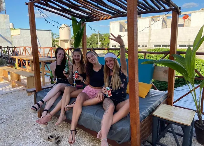 Straw & Rooftop Bar *